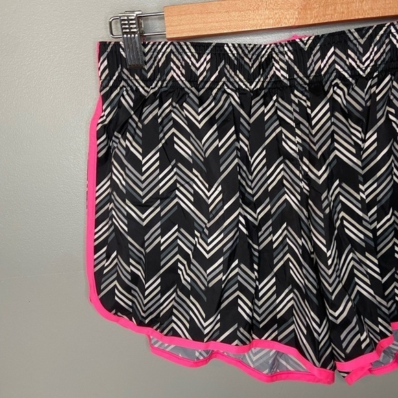 NWT Victoria’s Secret Sport The Player Run Short - Picture 4 of 11